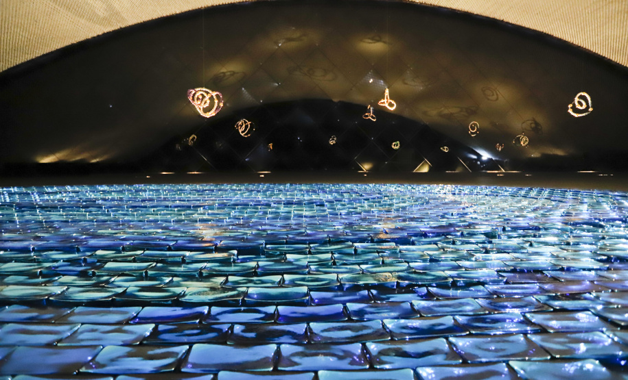 Catálogo da exposição de Jean-Michel Othoniel está disponível na MON Loja