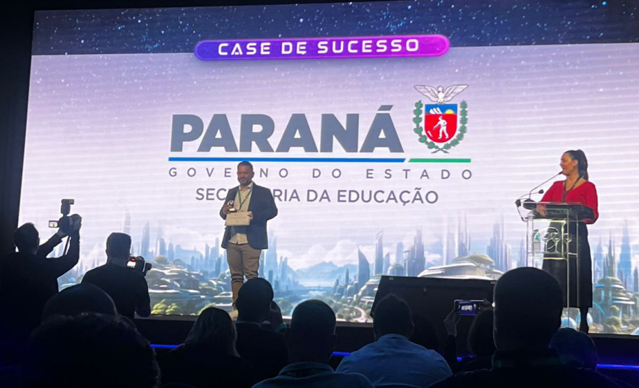 Paraná destaca uso de Inteligência Artificial na educação em evento nacional de tecnologia