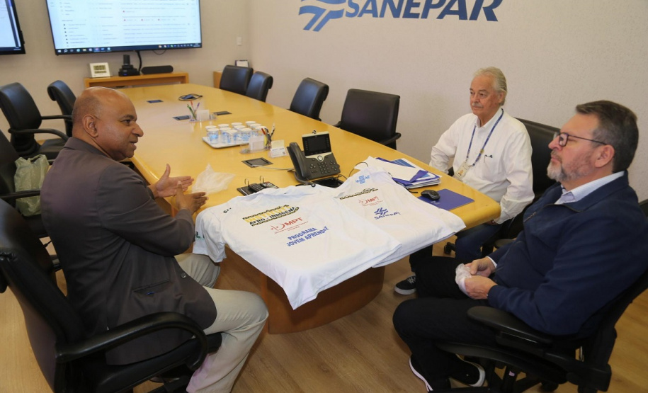 Sanepar recebe comenda do Instituto Afro-Indígena por ações de promoção da igualdade racial