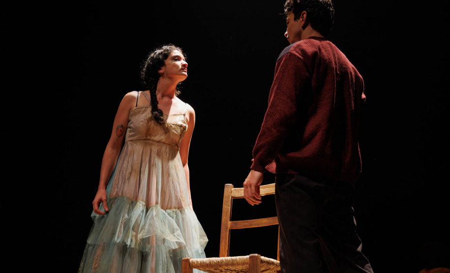 Sucesso no Festival de Curitiba, espetáculo “Daqui Ninguém Sai” estreia nova temporada no Guairinha