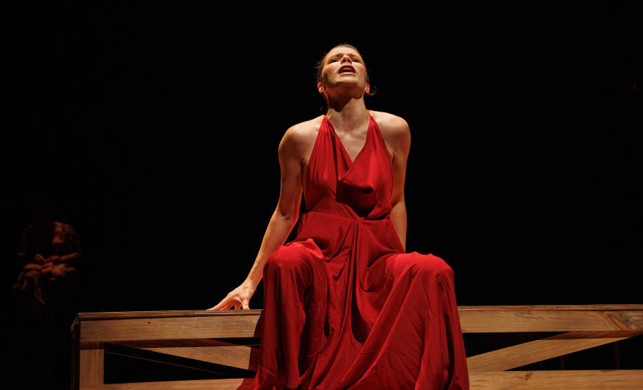 Sucesso no Festival de Curitiba, espetáculo “Daqui Ninguém Sai” estreia nova temporada no Guairinha