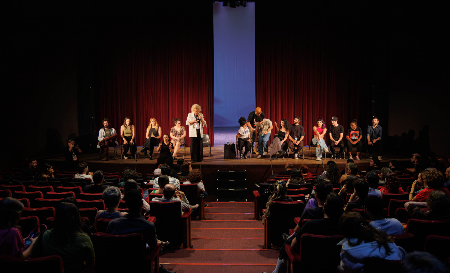 Sucesso no Festival de Curitiba, espetáculo “Daqui Ninguém Sai” estreia nova temporada no Guairinha