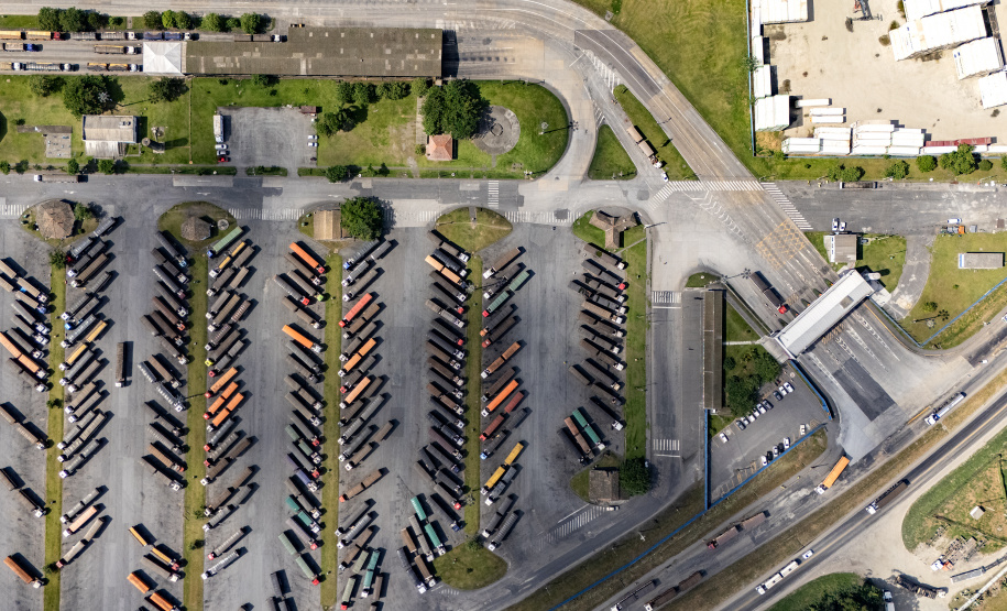 Porto de Paranaguá recebe o maior volume de caminhões da história no Pátio de Triagem