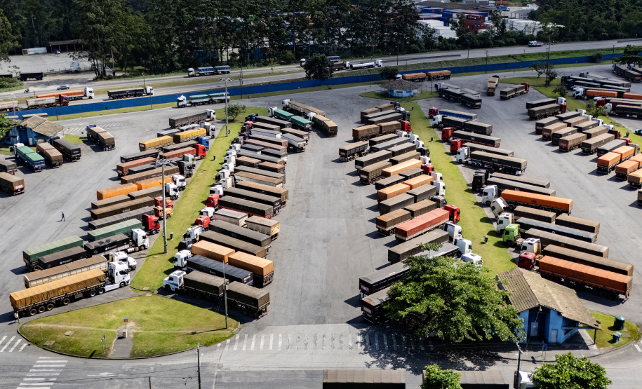 Porto de Paranaguá recebe o maior volume de caminhões da história no Pátio de Triagem