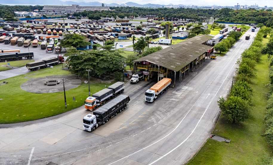 Porto de Paranaguá recebe o maior volume de caminhões da história no Pátio de Triagem