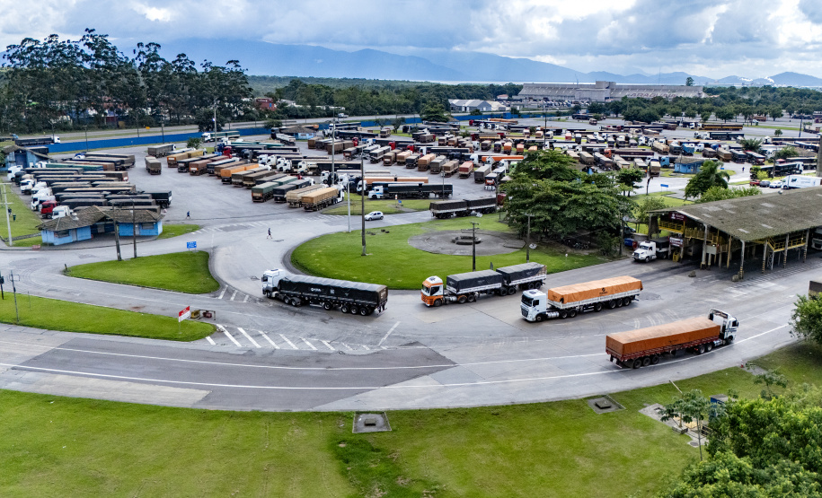 Porto de Paranaguá recebe o maior volume de caminhões da história no Pátio de Triagem