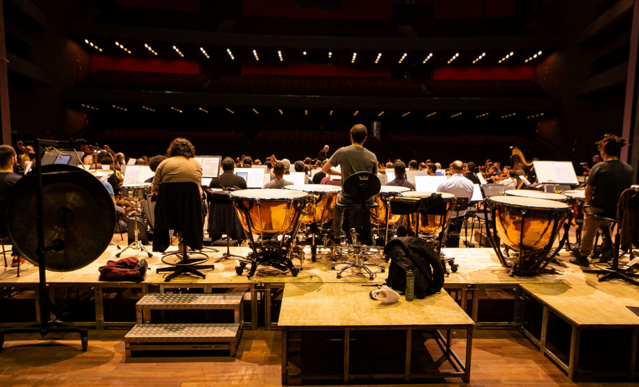 Famílias, movimentos, disposição no palco: confira como funciona uma orquestra sinfônica