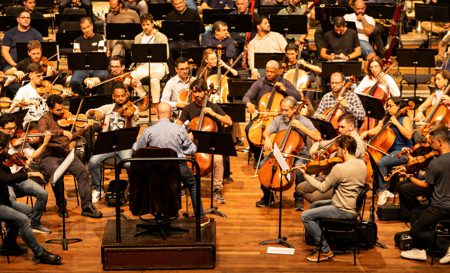 Famílias, movimentos, disposição no palco: confira como funciona uma orquestra sinfônica