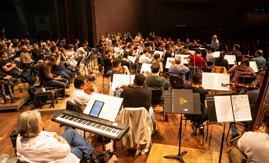 Famílias, movimentos, disposição no palco: confira como funciona uma orquestra sinfônica