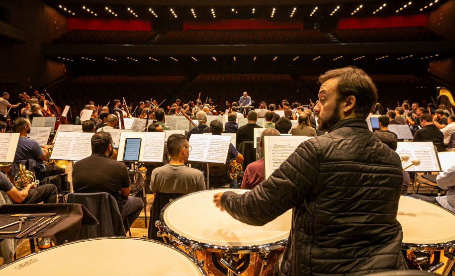 Famílias, movimentos, disposição no palco: confira como funciona uma orquestra sinfônica