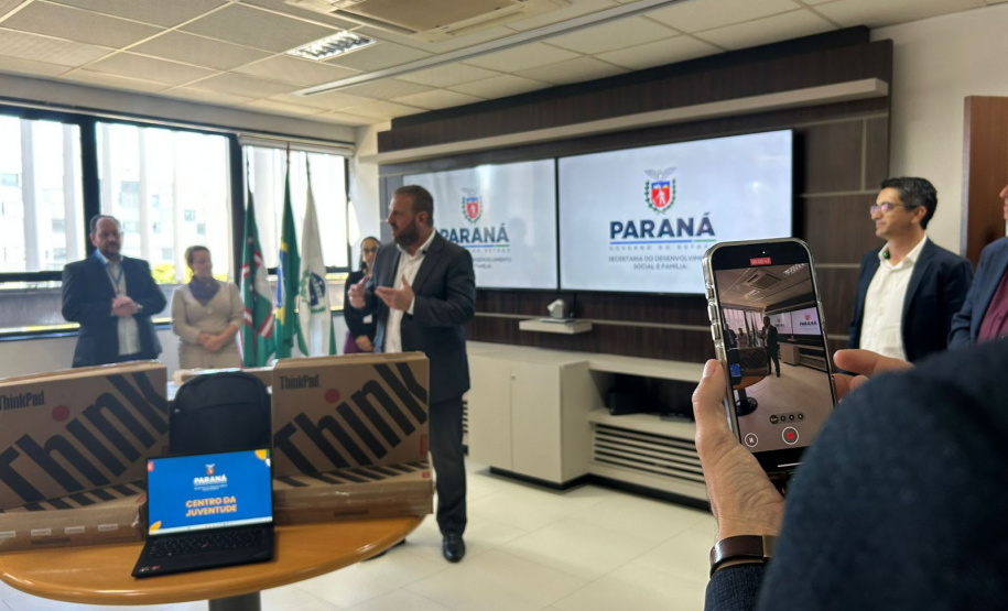 Estado entrega 177 notebooks para equipar 28 Centros da Juventude