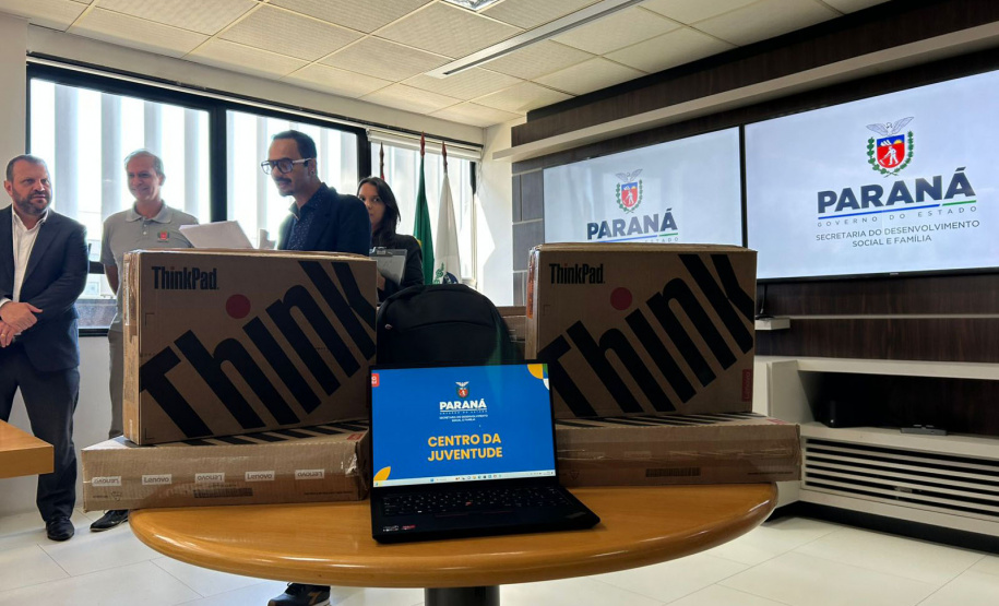 Estado entrega 177 notebooks para equipar 28 Centros da Juventude