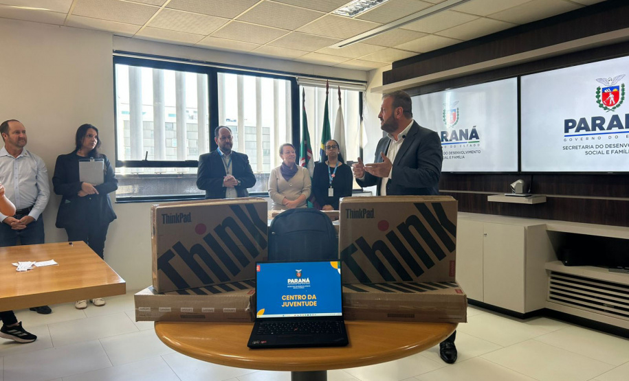 Estado entrega 177 notebooks para equipar 28 Centros da Juventude