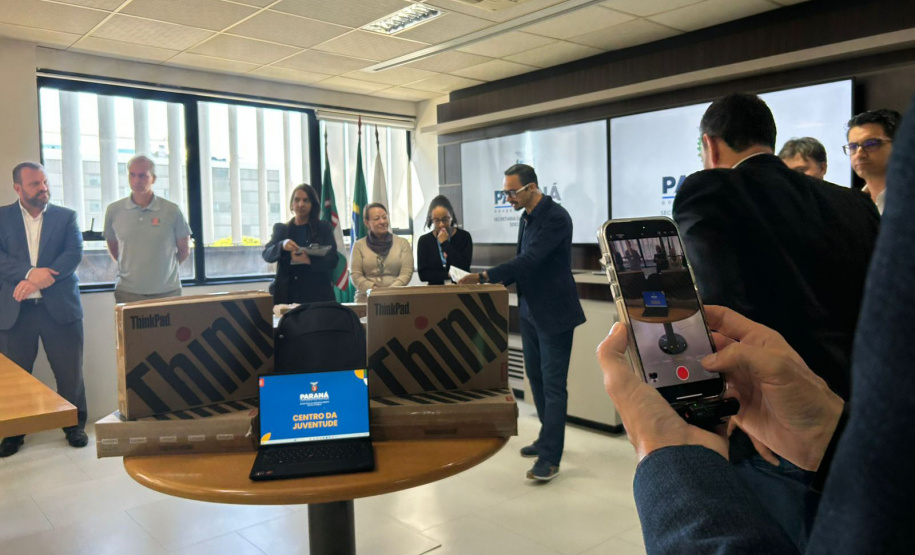 Estado entrega 177 notebooks para equipar 28 Centros da Juventude