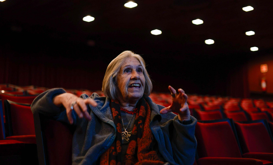 violonista Eleni Bettes.