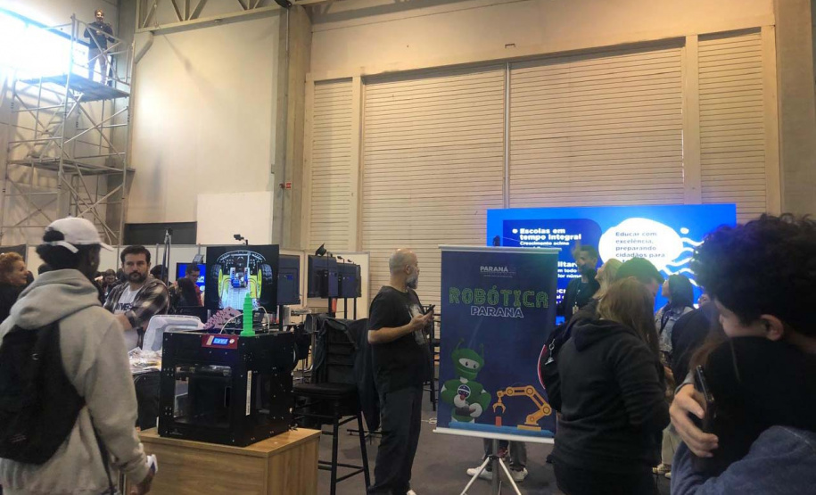 Estudantes da rede estadual descobrem oportunidades na feira Un iver so UFPR 2025