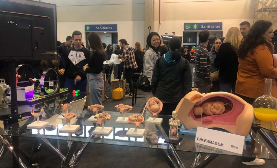 Estudantes da rede estadual descobrem oportunidades na feira Un iver so UFPR 2025