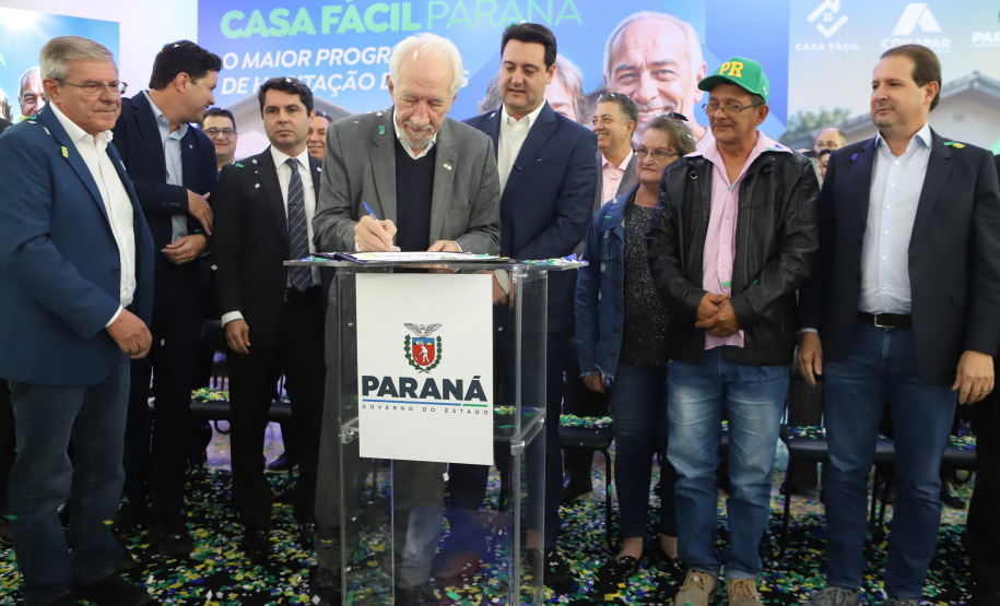 Estado assina contratos do Vida Nova para construir 2,5 mil casas para famílias de áreas de risco