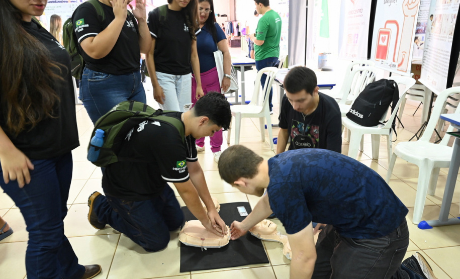 UEM Com mais de 100 projetos, UEM mostra força da ciência na Expoingá 2025