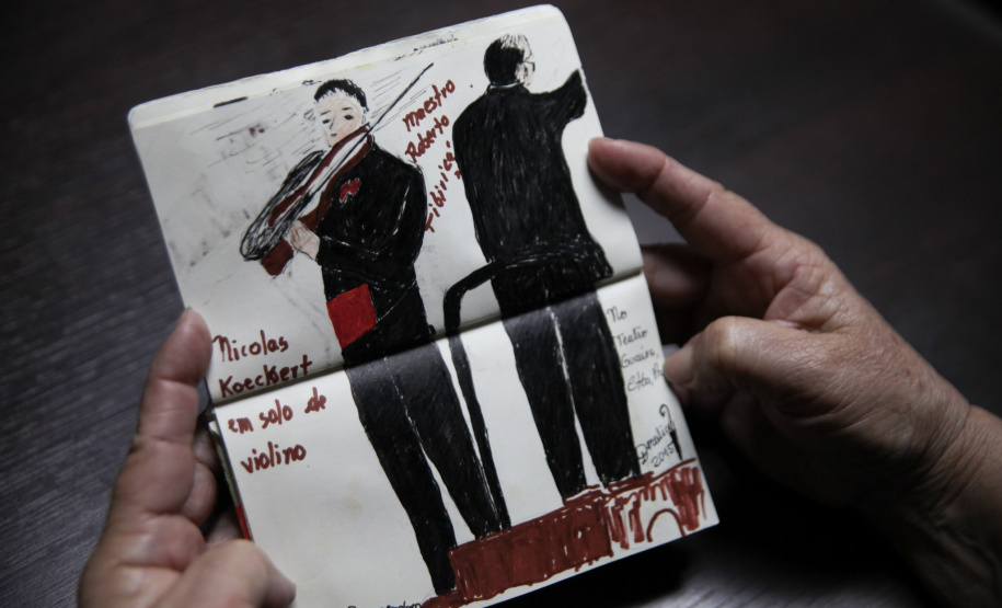 Fã da Orquestra Sinfônica do Paraná e de Beatles, artista ilustra concertos há mais de uma década