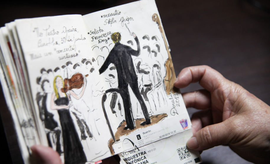 Fã da Orquestra Sinfônica do Paraná e de Beatles, artista ilustra concertos há mais de uma década