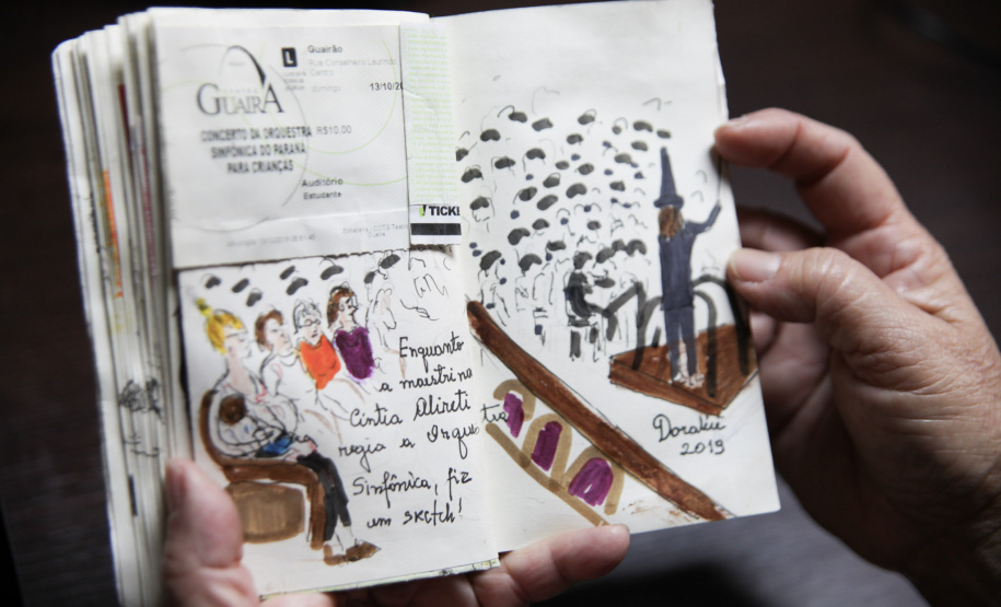 Fã da Orquestra Sinfônica do Paraná e de Beatles, artista ilustra concertos há mais de uma década