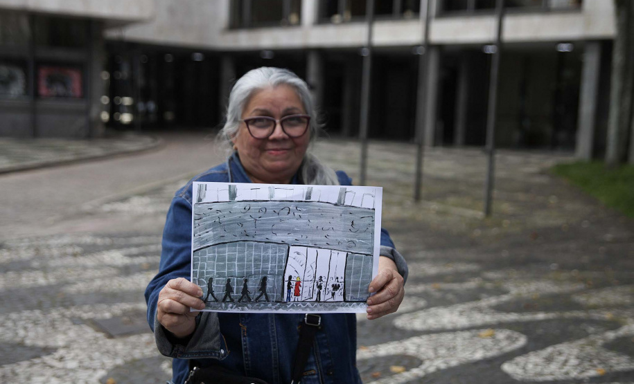 Fã da Orquestra Sinfônica do Paraná e de Beatles, artista ilustra concertos há mais de uma década