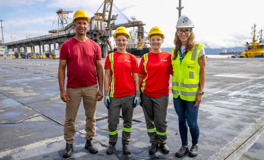 Mulheres quebram barreiras: primeiras estivadoras iniciam trabalho em Paranaguá
