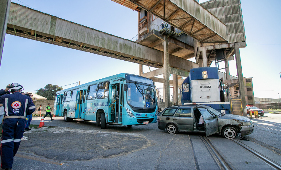 Acidente simulado envolvendo trem e veículos mostra união da comunidade portuária de Paranaguá