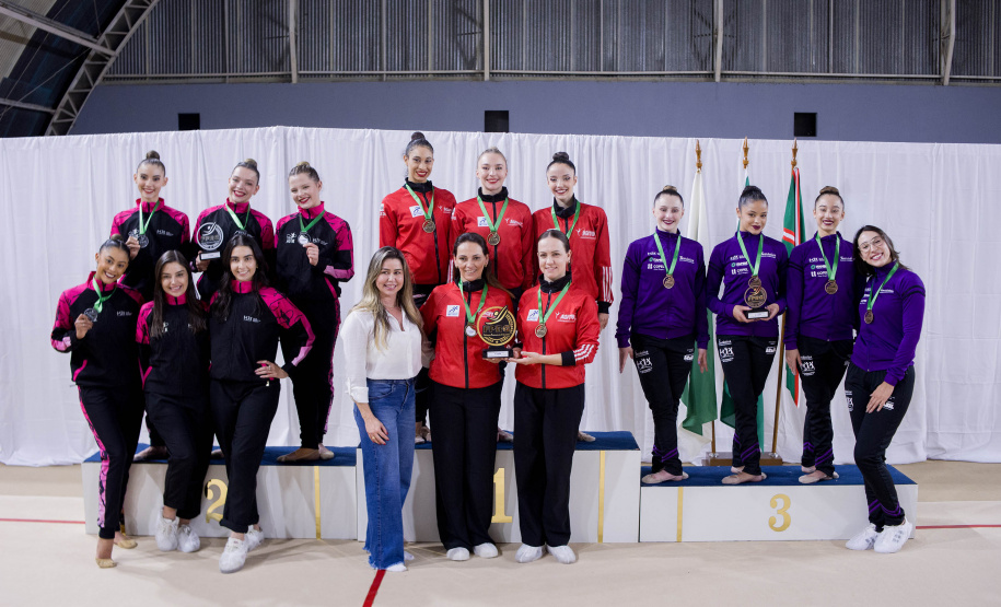Ginástica Rítmica encanta público no ginásio da Secretaria do Esporte com presença de Barbara Domingos