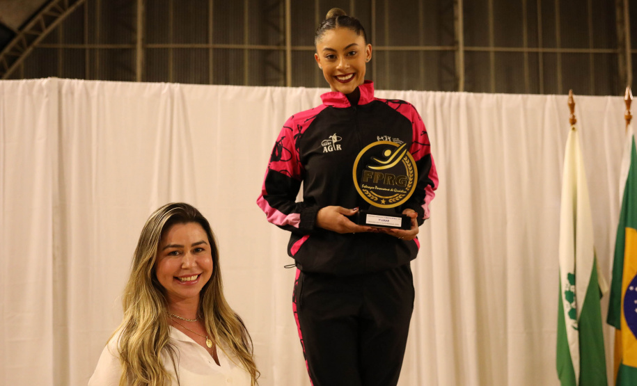Ginástica Rítmica encanta público no ginásio da Secretaria do Esporte com presença de Barbara Domingos