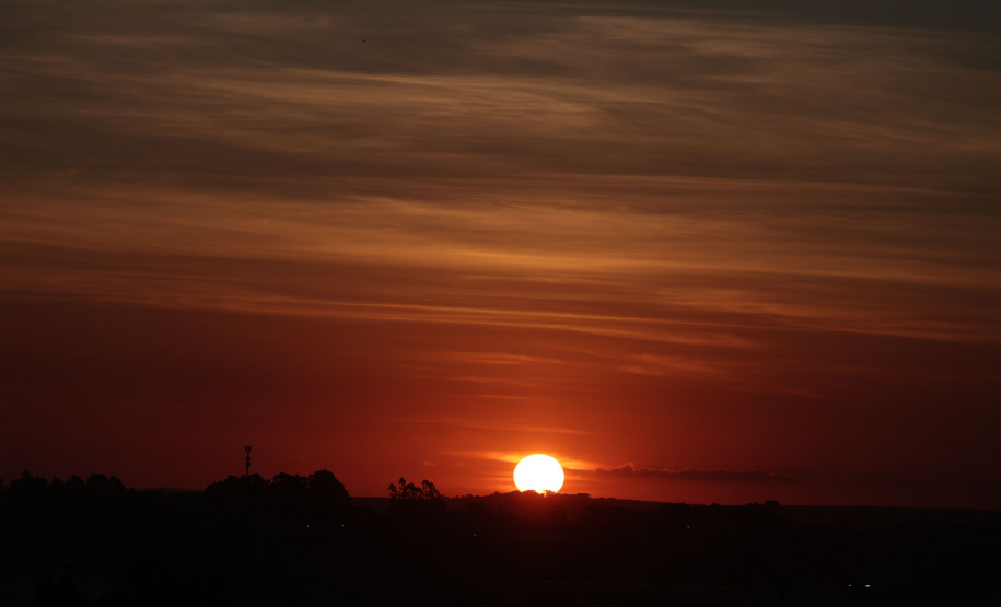 Umidade relativa do ar fica abaixo de 40% no Paraná nos próximos dias, alerta Simepar