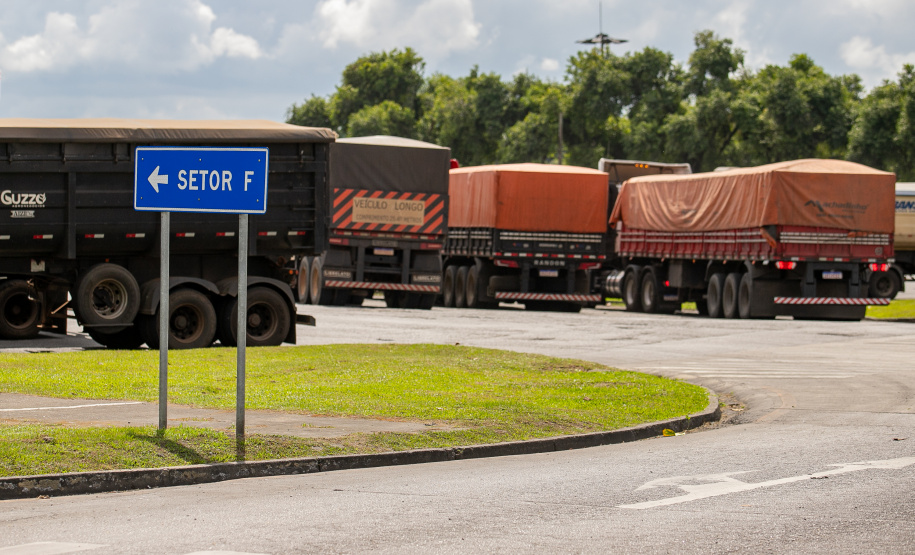 Porto de Paranaguá recebe o maior volume de caminhões da história no Pátio de Triagem