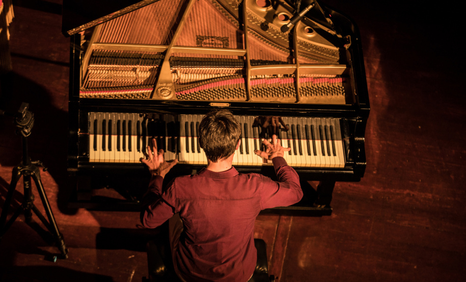 GUAÍRA - Rock ao Piano celebra os 50 anos dos clássicos de 1975 no Guairinha