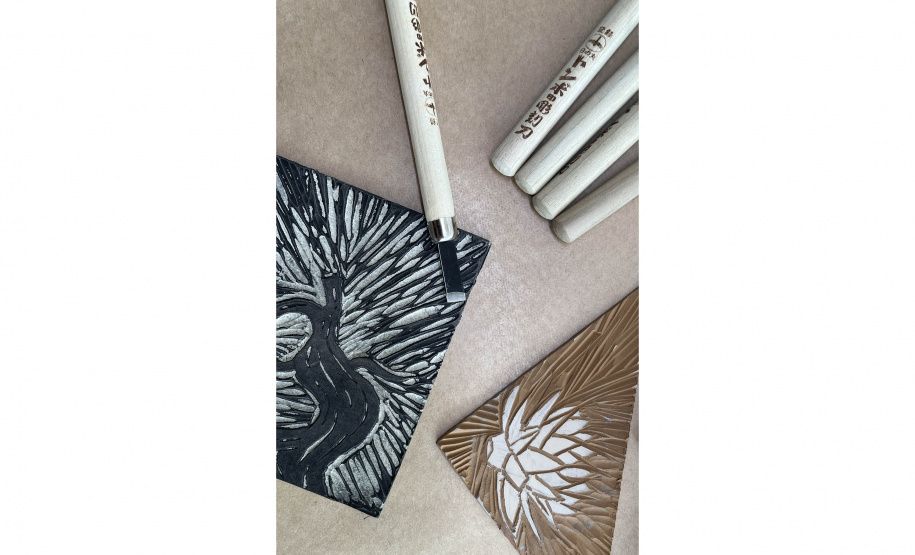 MON realiza oficina de gravura inspirada na coleção asiática