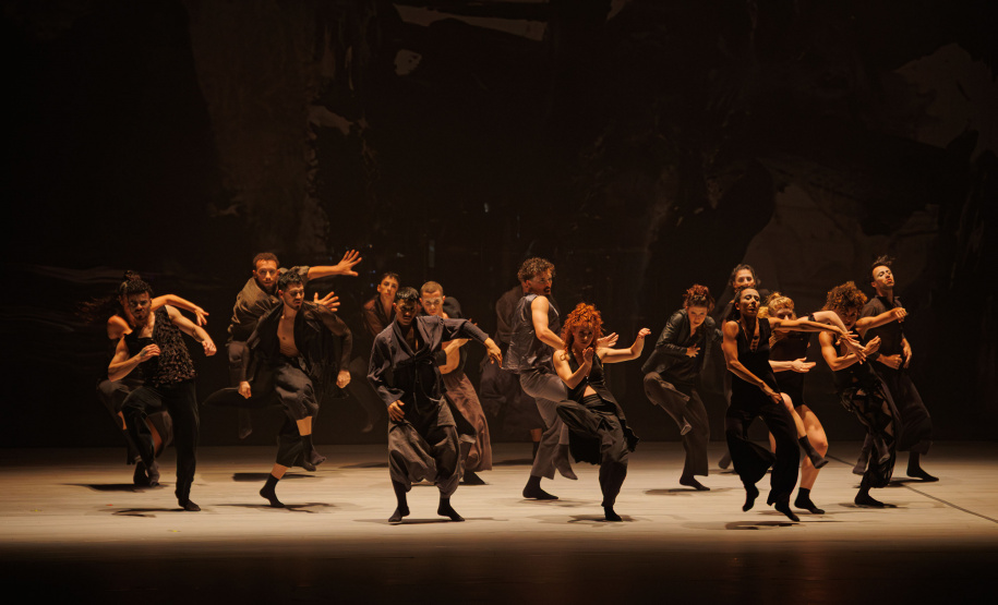 Orfeu e Eurídice marca temporada do Balé Teatro Guaíra com emoção e casa cheia no Guairão