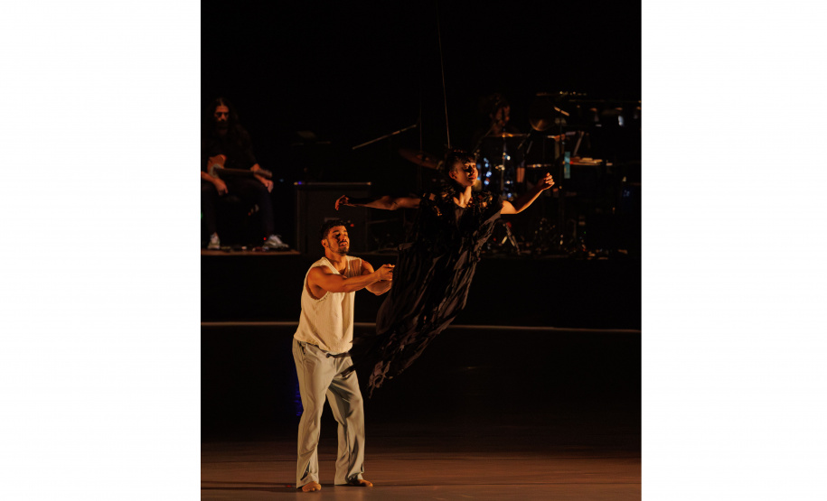 Orfeu e Eurídice marca temporada do Balé Teatro Guaíra com emoção e casa cheia no Guairão