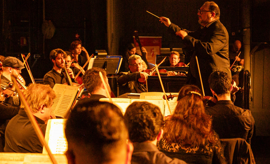 Alexandre Brasolin, violinista da Orquestra Sinfônica do Paraná e maestro convidado nos concertos do projeto Guaíra para Todos