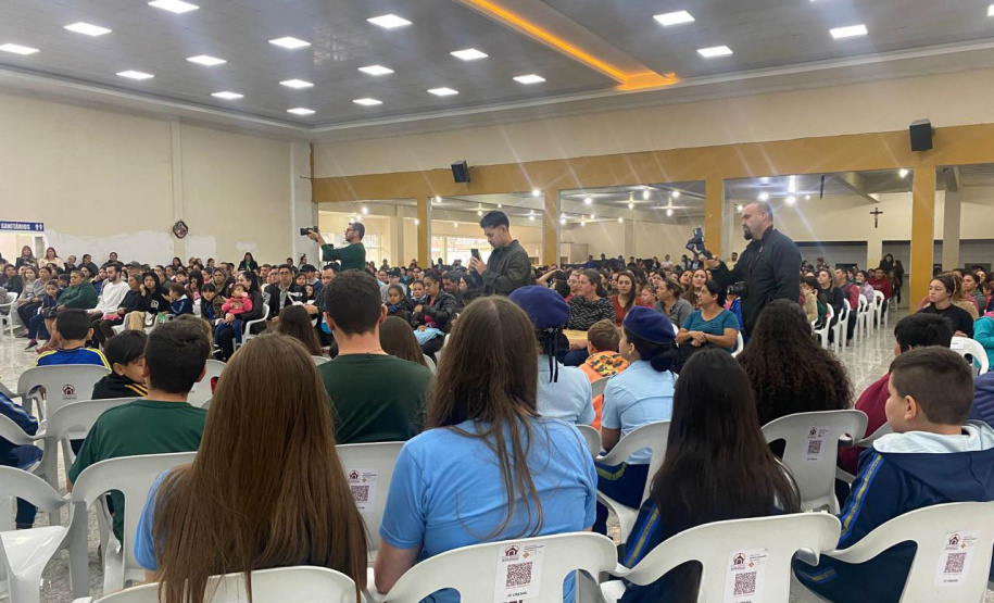 Estudantes de Itaperuçu e Tunas do Paraná são os primeiros a receber óculos do Programa Bons Olhos