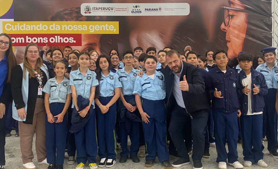 Estudantes de Itaperuçu e Tunas do Paraná são os primeiros a receber óculos do Programa Bons Olhos