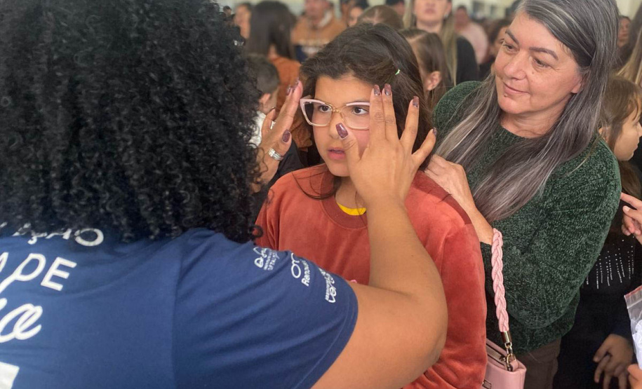 Estudantes de Itaperuçu e Tunas do Paraná são os primeiros a receber óculos do Programa Bons Olhos