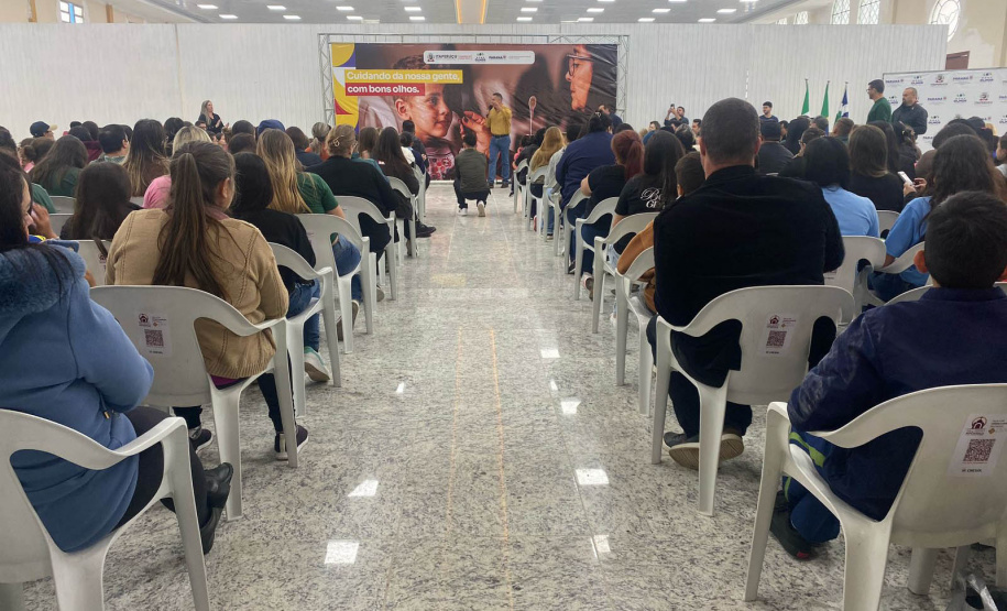 Estudantes de Itaperuçu e Tunas do Paraná são os primeiros a receber óculos do Programa Bons Olhos