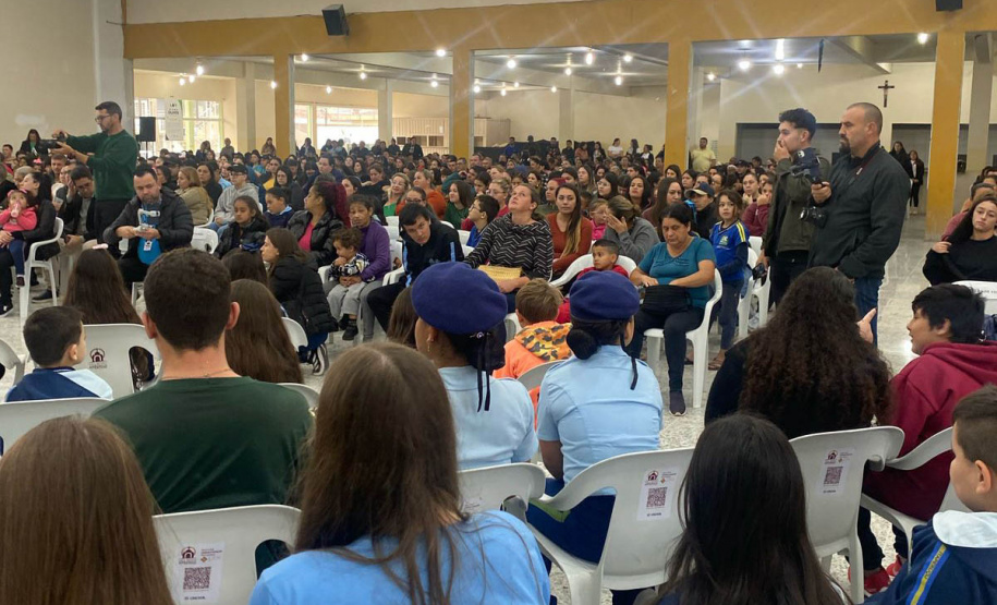 Estudantes de Itaperuçu e Tunas do Paraná são os primeiros a receber óculos do Programa Bons Olhos