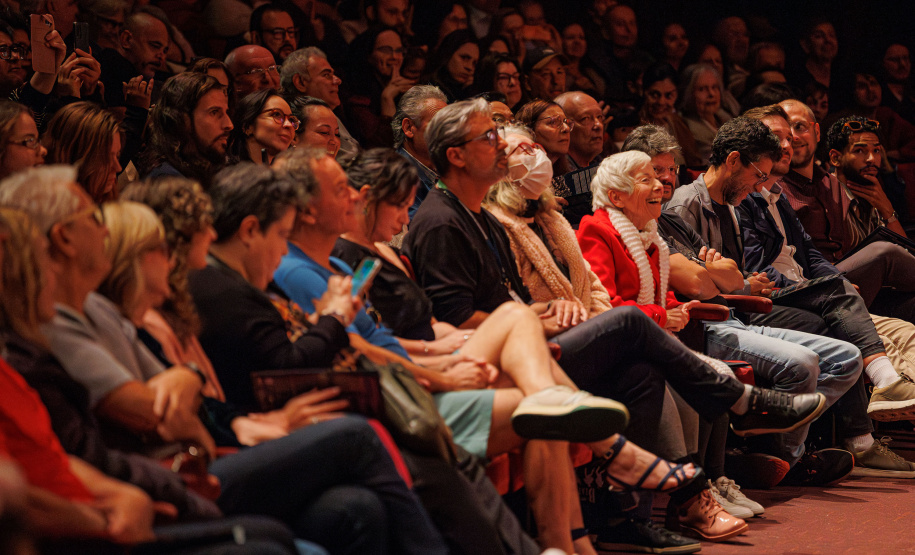 Orquestra Sinfônica do Paraná encanta plateia lotada com repertório dos Beatles no Guairão