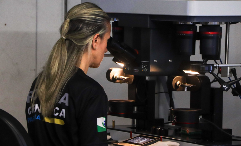 Polícia Científica do Paraná realiza coleta de padrão de metralhadora de alto calibre