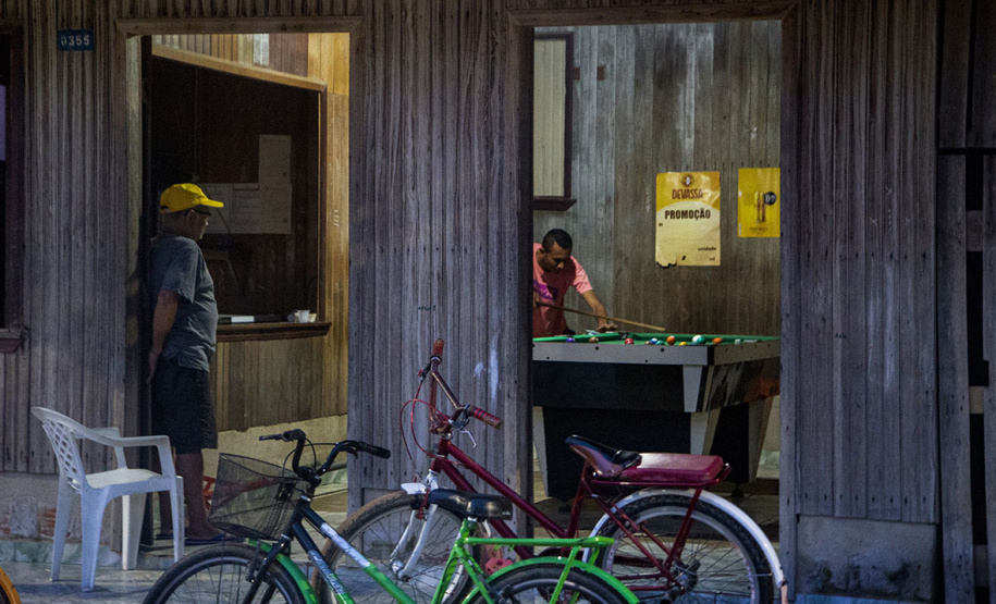 BRDE - mergulho caleidoscópico entre dragas e dragões, da fotógrafa Vilma Slomp nova exposição no Espaço Cultural BRDE
