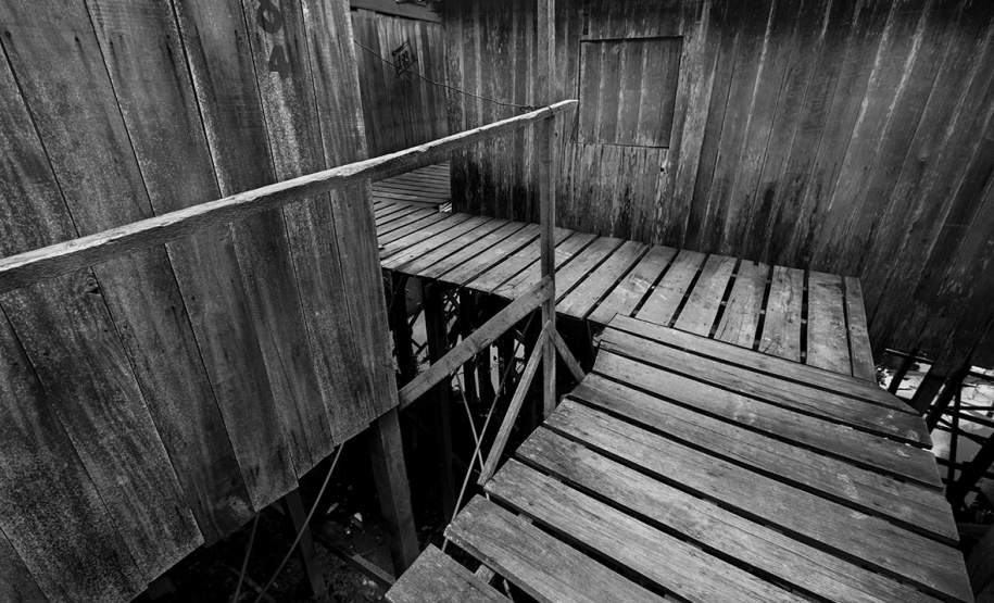 BRDE - mergulho caleidoscópico entre dragas e dragões, da fotógrafa Vilma Slomp nova exposição no Espaço Cultural BRDE