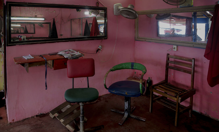 BRDE - mergulho caleidoscópico entre dragas e dragões, da fotógrafa Vilma Slomp nova exposição no Espaço Cultural BRDE