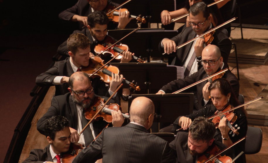 Orquestra Sinfônica comemora 40 anos com show monumental com 200 pessoas no palco