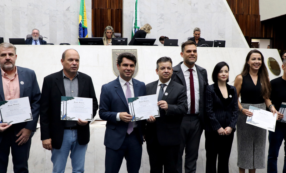 METEOROLOGISTAS DO SIMEPAR RECEBEM MENÇÃO HONROSA NA ASSEMBLEIA LEGISLATIVA DO ESTADO DO PARANÁ